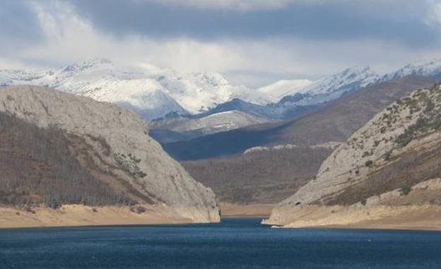 Imagen de archivo del embalse del Porma.