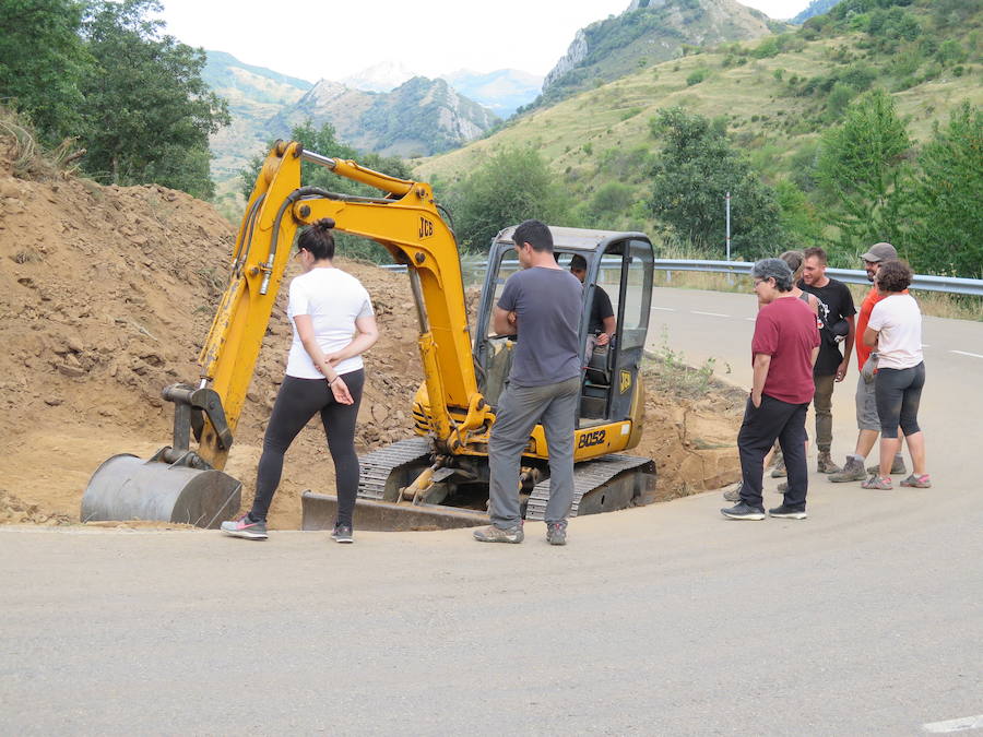 Fotos: Hallazgo de los restos de Francisco Alonso, asesinado en la Guerra Civil en Geras