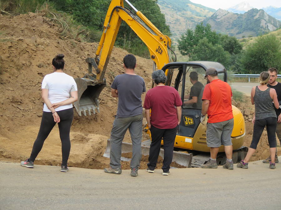 Fotos: Hallazgo de los restos de Francisco Alonso, asesinado en la Guerra Civil en Geras