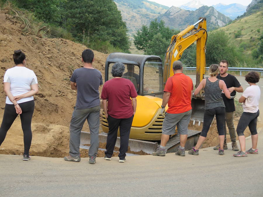 Fotos: Hallazgo de los restos de Francisco Alonso, asesinado en la Guerra Civil en Geras