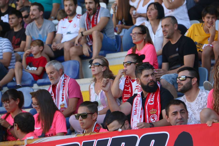 Fotos: Las imágenes de la afición en el Cultural-Real Madrid