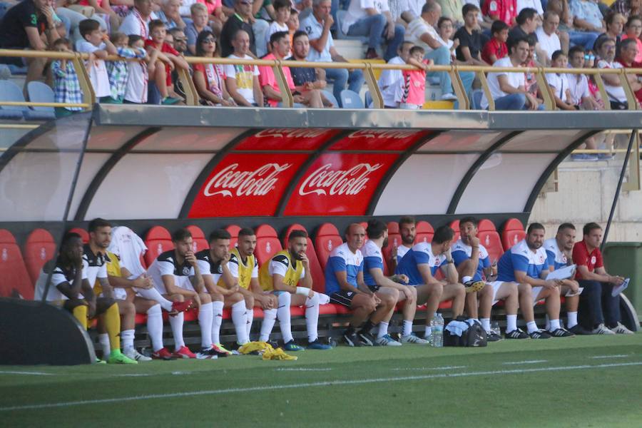 Fotos: Las imágenes de la afición en el Cultural-Real Madrid