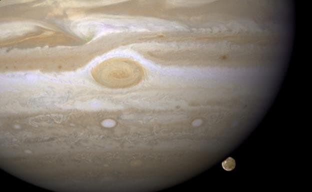 Ganímedes, la mayor luna de Júpiter.