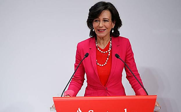 Ana Botín, presidenta del Banco Santander, en una conferencia. 