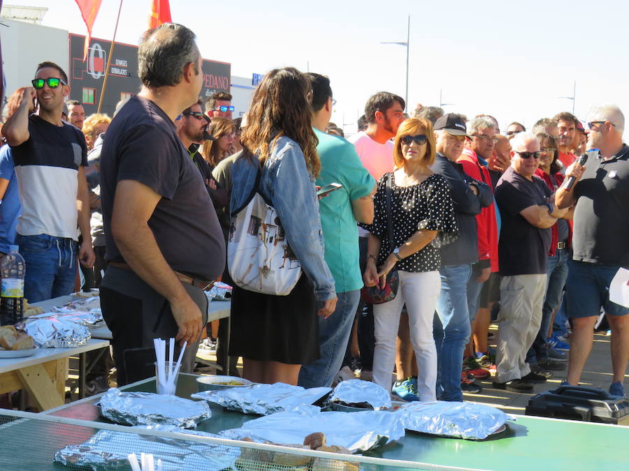 Fotos: Llegada de Piru a la fábrica de Villadangos