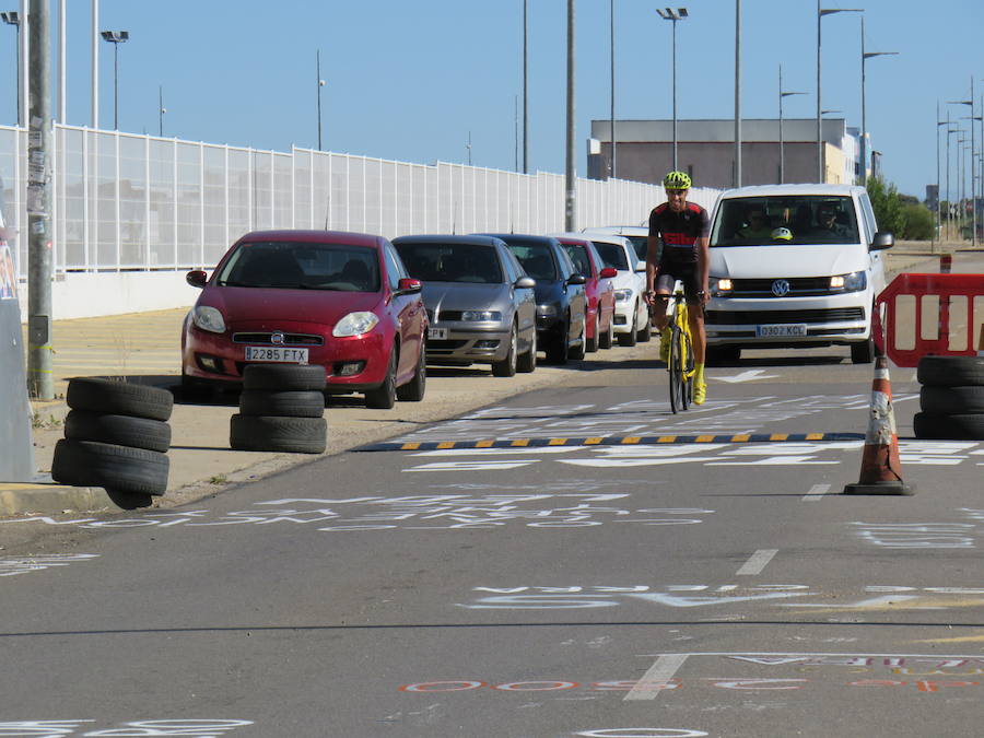 Fotos: Llegada de Piru a la fábrica de Villadangos