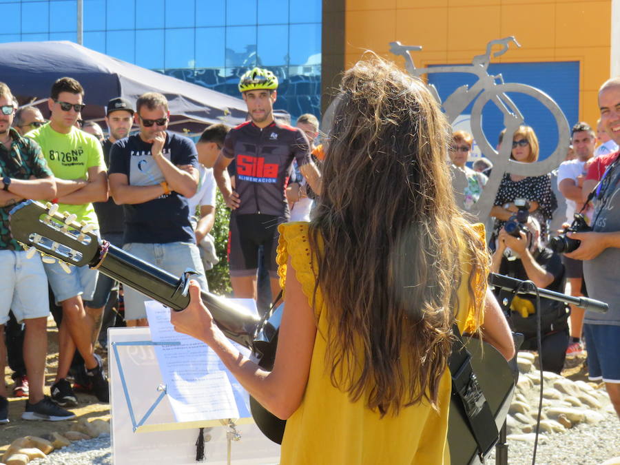 Fotos: Llegada de Piru a la fábrica de Villadangos