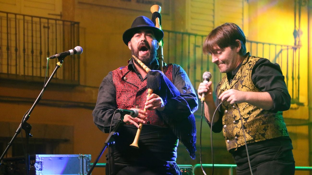 El XII Festival Celta Internacional 'Reinu de Llión' regresa con éxito a la Plaza de la Catedral de la mano de Salón Bombé y con una amplia presencia de público