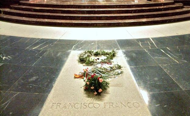 La familia Franco enterrará los restos del dictador en la cripta de la catedral de la Almudena