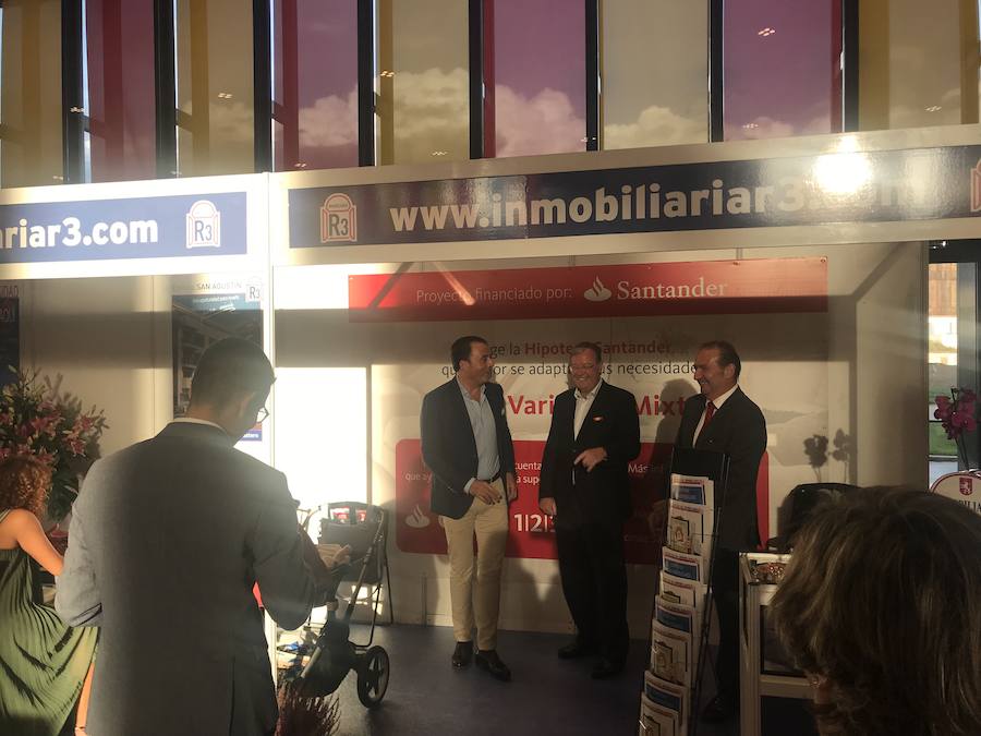 Imágenes de la inauguración de la II Feria Inmobiliaria de vivienda y decoración de León.