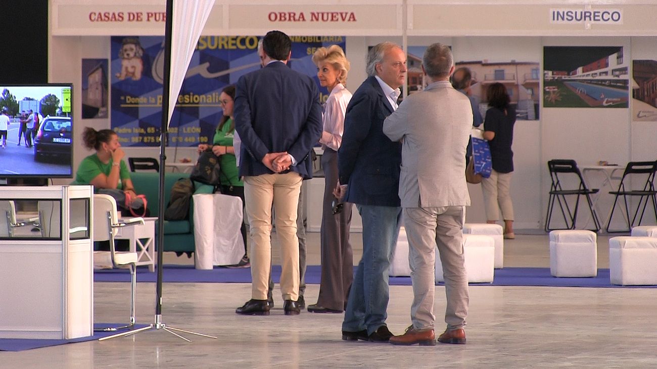 La Feria Inmobiliaria de León, que en esta ocasión tiene como escenario el Palacio de Exposiciones, abre sus puertas con una atractiva oferta 