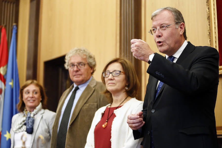 Fotos: Recepción en el Ayuntamiento de los galardonados con el Premio Mano Amiga 2018