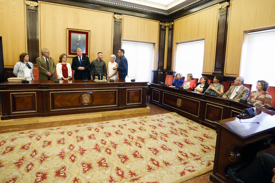 Fotos: Recepción en el Ayuntamiento de los galardonados con el Premio Mano Amiga 2018