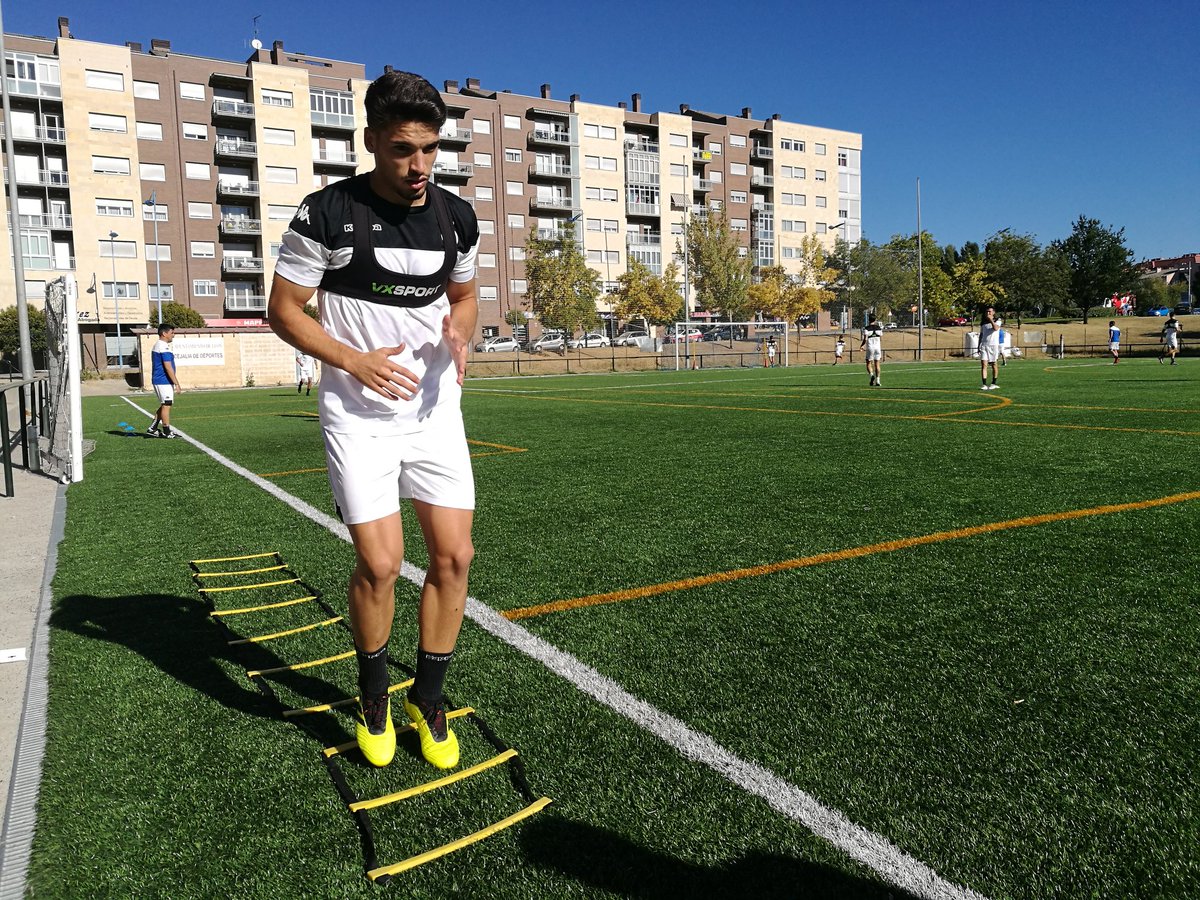 Fotos: La Cultural se &#039;curte&#039; en el césped artificial de Pinilla