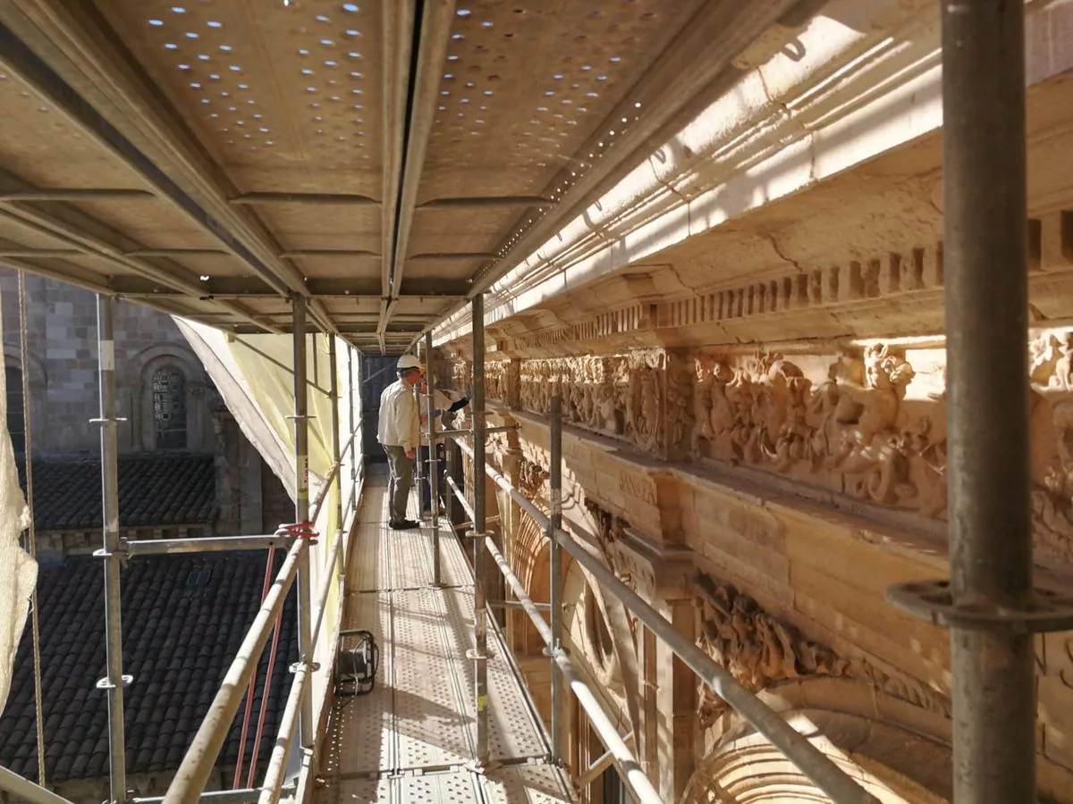 Fotos: La restauración del Claustro de San Isidoro ya va cogiendo color |  leonoticias.com