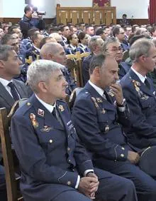 Imagen secundaria 2 - Diferentes instantes de la recepción a los alumnos en la base de la Virgen del Camino.