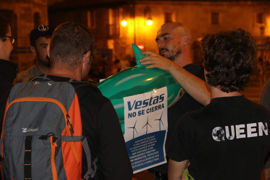 Fotos: La plantilla de Vestas lleva su conflicto a la Catedral de León