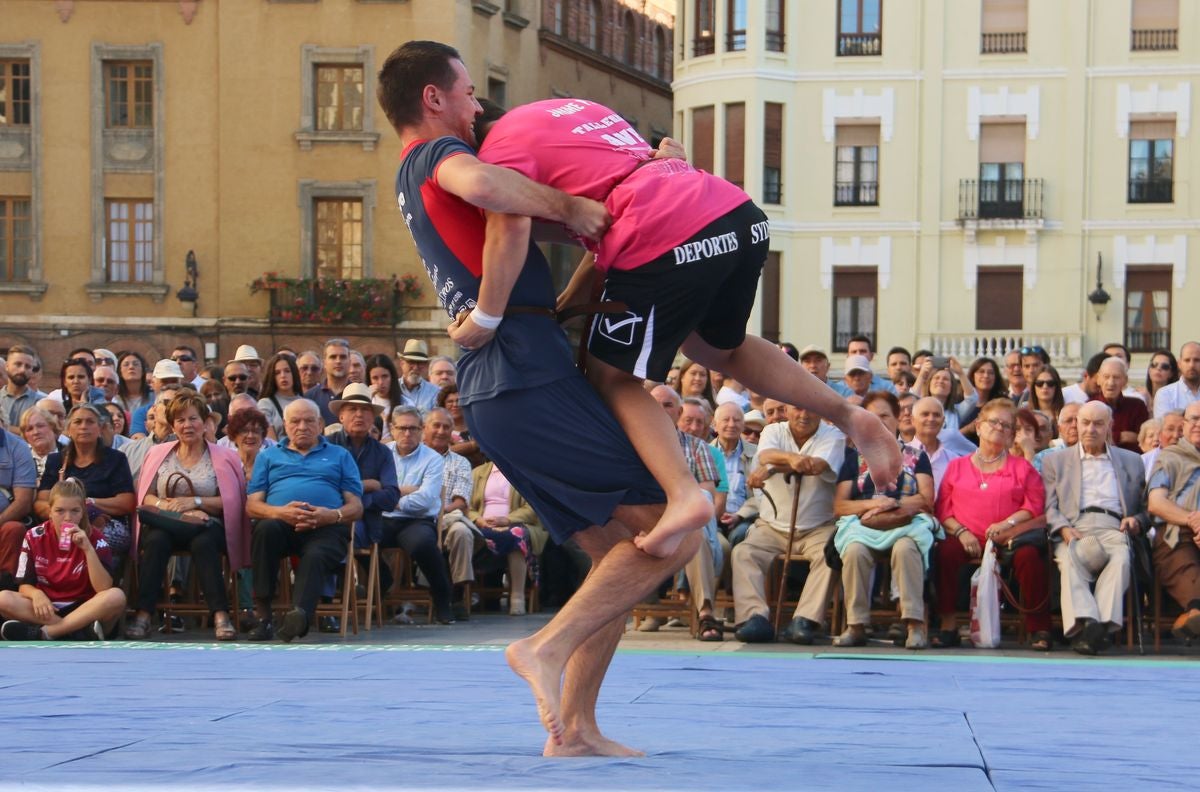 Fotos: La Catedral de León preside el Corro de San Froilán