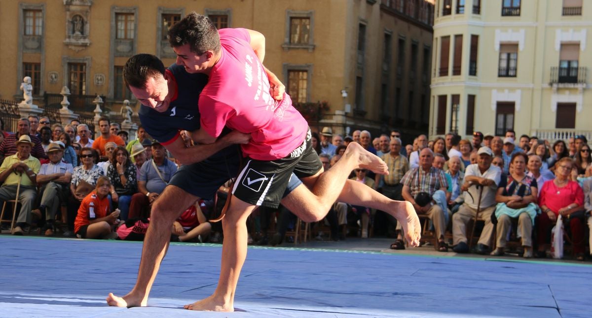 Fotos: La Catedral de León preside el Corro de San Froilán