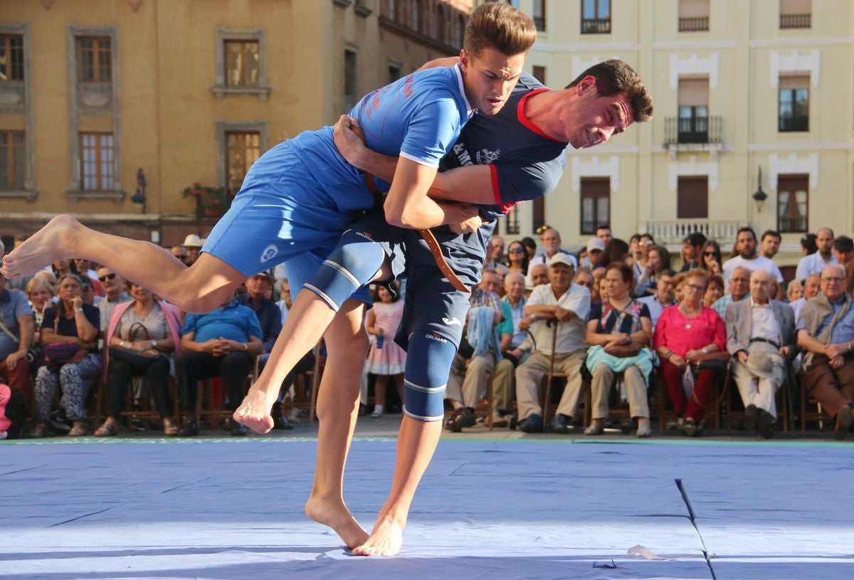 Fotos: La Catedral de León preside el Corro de San Froilán