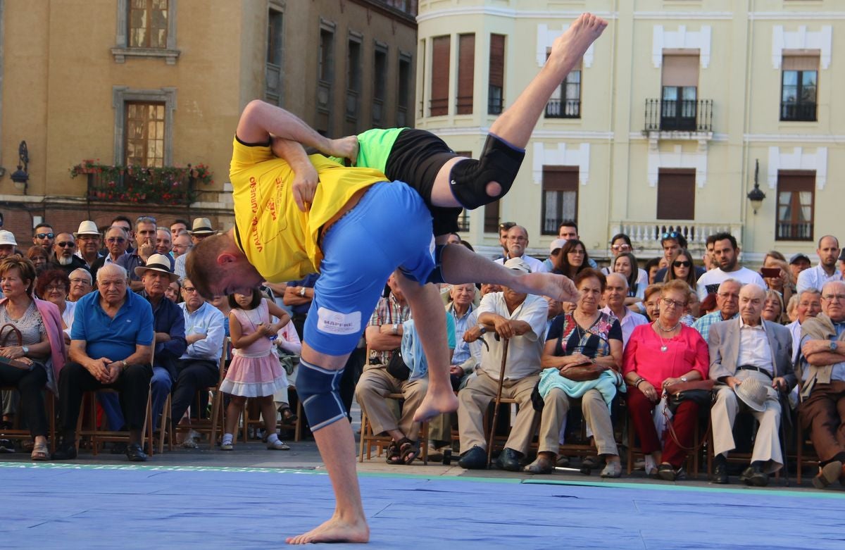 Fotos: La Catedral de León preside el Corro de San Froilán