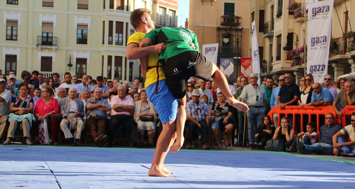 Fotos: La Catedral de León preside el Corro de San Froilán