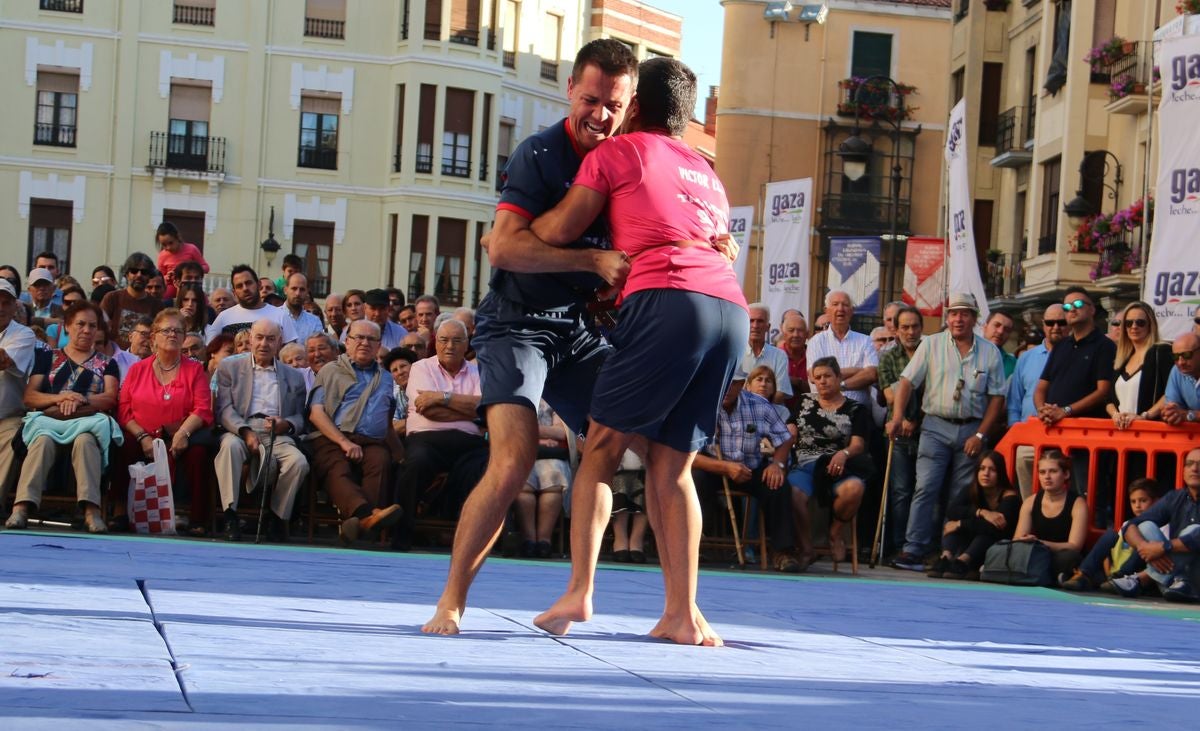 Fotos: La Catedral de León preside el Corro de San Froilán