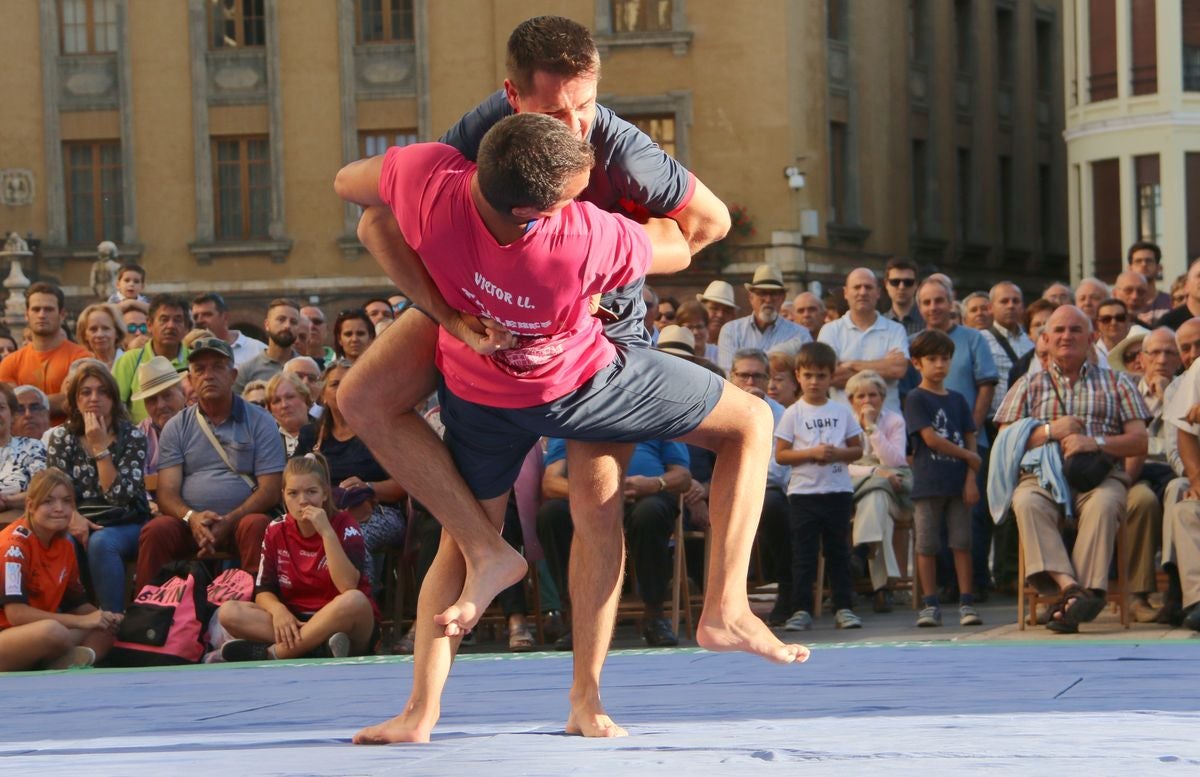 Fotos: La Catedral de León preside el Corro de San Froilán