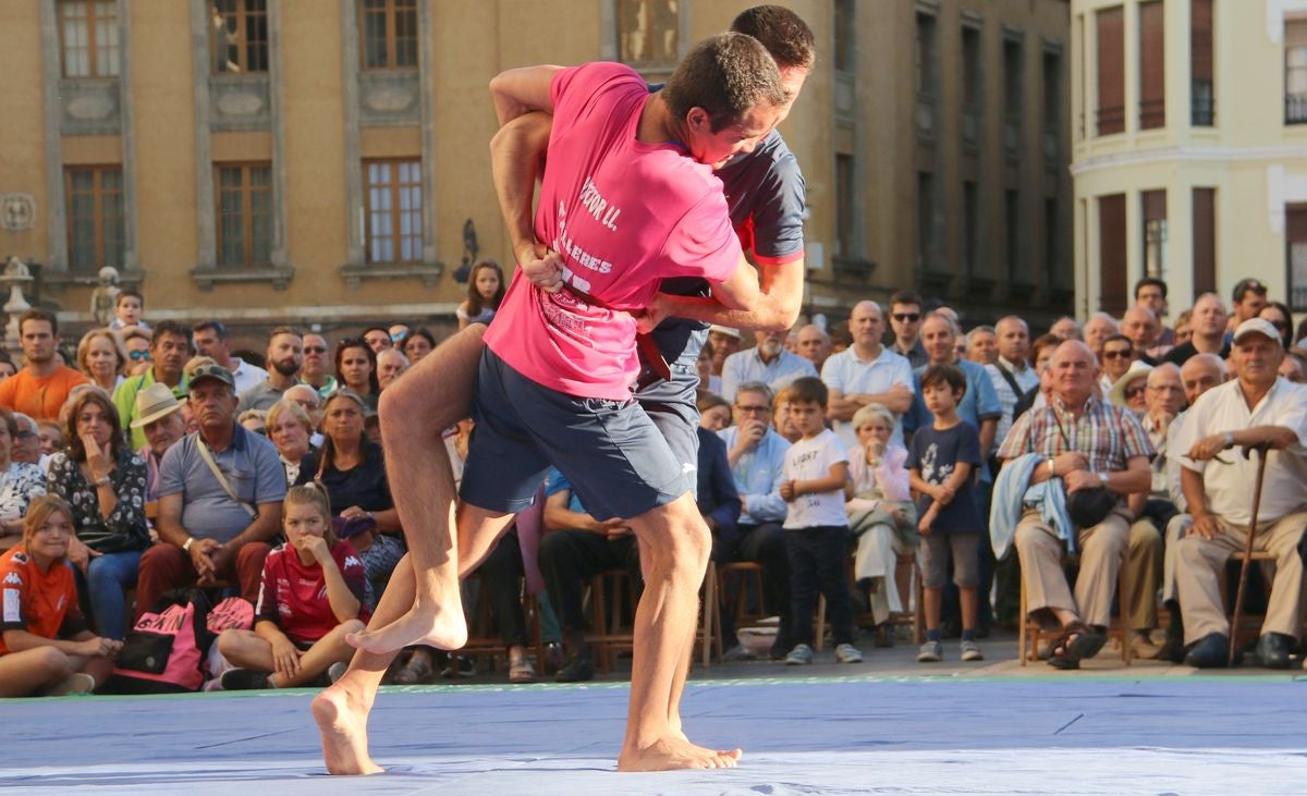 Fotos: La Catedral de León preside el Corro de San Froilán