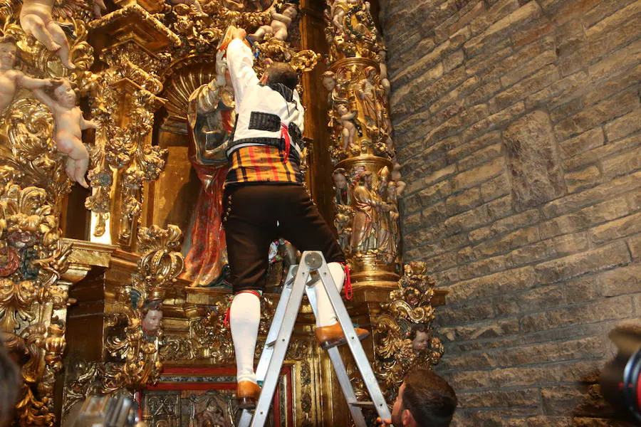 La explanada de la Basílica de la Virgen del Camino vuelve a ser el escenario de la misa en honor a San Froilán, donde los productos de la tierra han compartido protagonismo con el santo