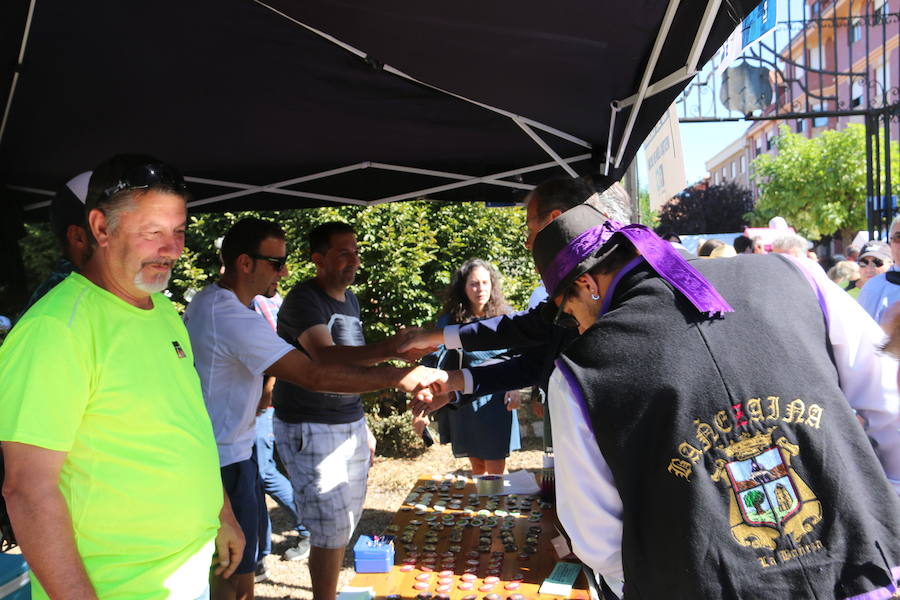 Los empleados de esta empresa montaron una carpa en la romería de la Virgen del Camino que recibió la visita del presidente de la Diputación, Juan Martínez Majo y del alcalde de León, Antonio Silván 