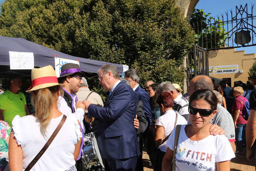 Los empleados de esta empresa montaron una carpa en la romería de la Virgen del Camino que recibió la visita del presidente de la Diputación, Juan Martínez Majo y del alcalde de León, Antonio Silván 