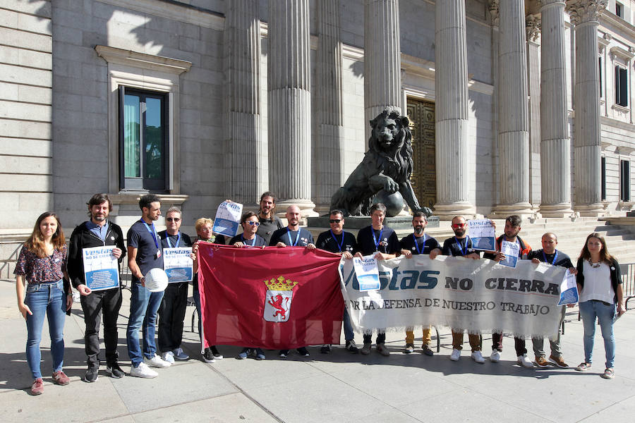 Fotos: Podemos pide la comparecencia de la ministra de Industria en el Congreso por Vestas