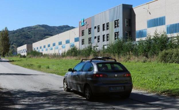 Fábrica de zinc de Asla en el polígono de Villallana. 