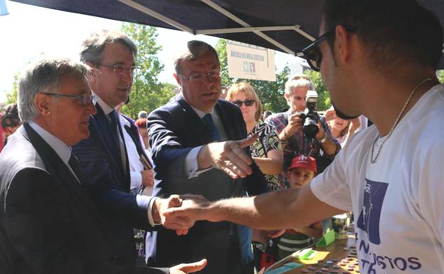 Visita del presidente de la Diputación y del alcalde de León a la carpa de los trabajadores de Vestas. 