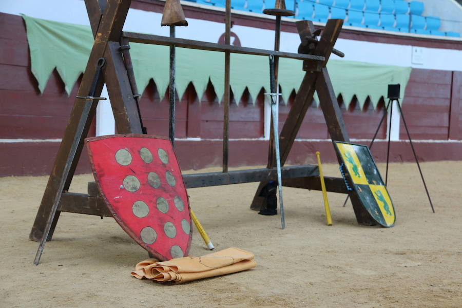 La arena de la Plaza de Toros acoge este año por primera vez la celebración de 'Las Justas Medievales' en honor al patrón