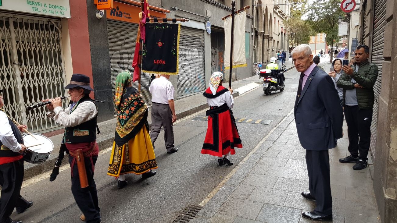 El Centro Leonés en Cataluña conmemora los actos de su patrona con leonoticias como invitado y da cuenta del enorme cariño y sentimiento hacia su tierra | «Esta casa ayuda a que León esté vivo entre nosotros y entre toda la gente y de aquí», aseguran