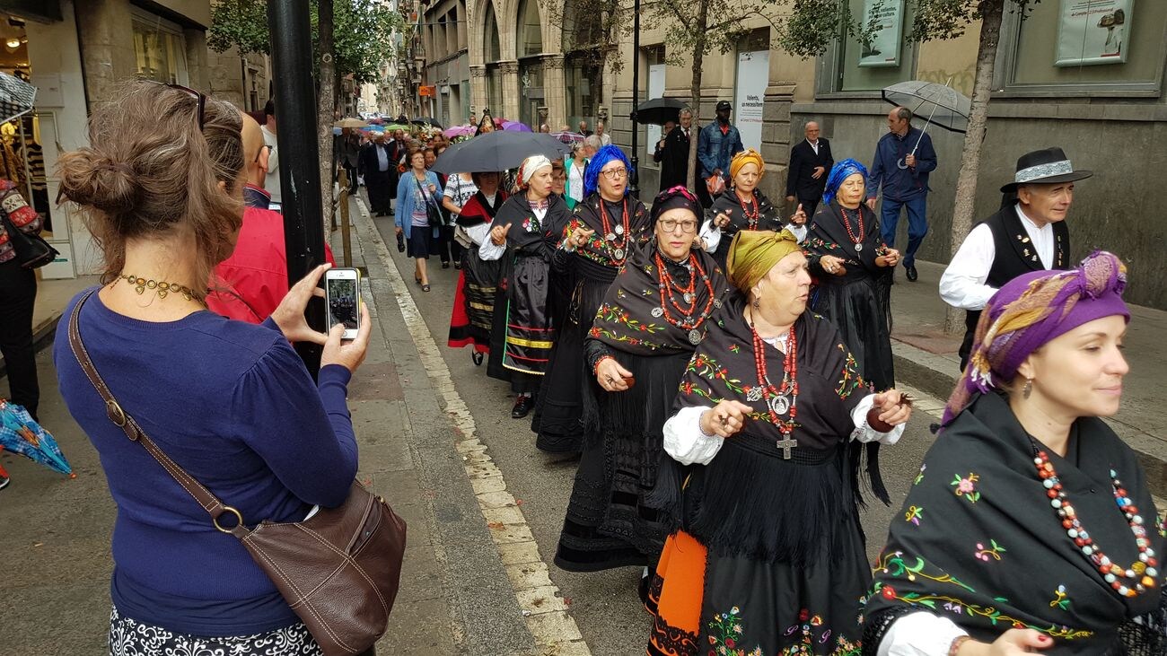 El Centro Leonés en Cataluña conmemora los actos de su patrona con leonoticias como invitado y da cuenta del enorme cariño y sentimiento hacia su tierra | «Esta casa ayuda a que León esté vivo entre nosotros y entre toda la gente y de aquí», aseguran