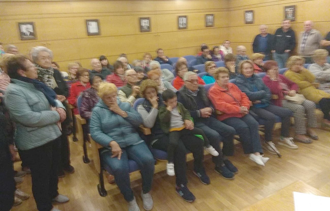 Un centenar de vecinos se citan el Ayuntamiento para debatir sobre la inseguridad en la zona | Una representación municipal con representantes de todos los partidos se reunirá con la subdelegada del Gobierno