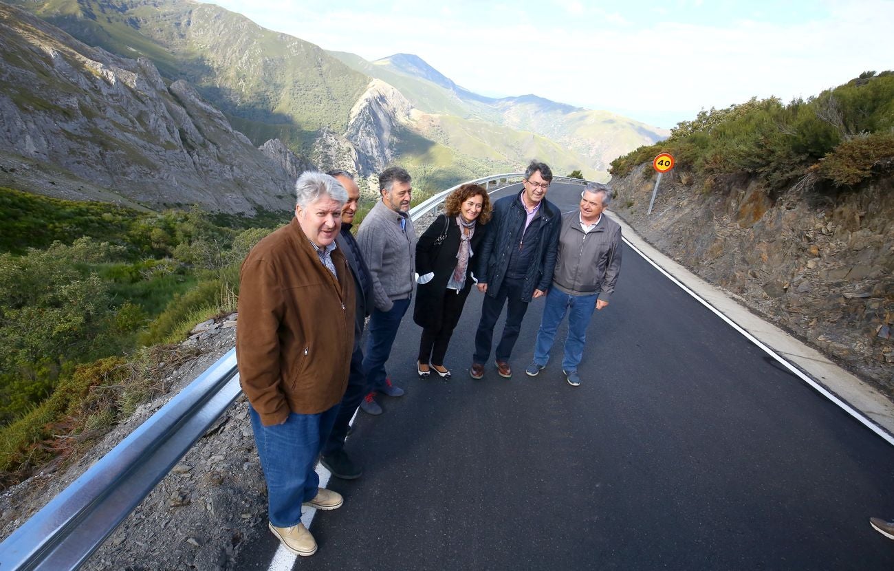 Visita a la carretera de acceso a Peñalba de Santiago desde el Mirador de la Cruz