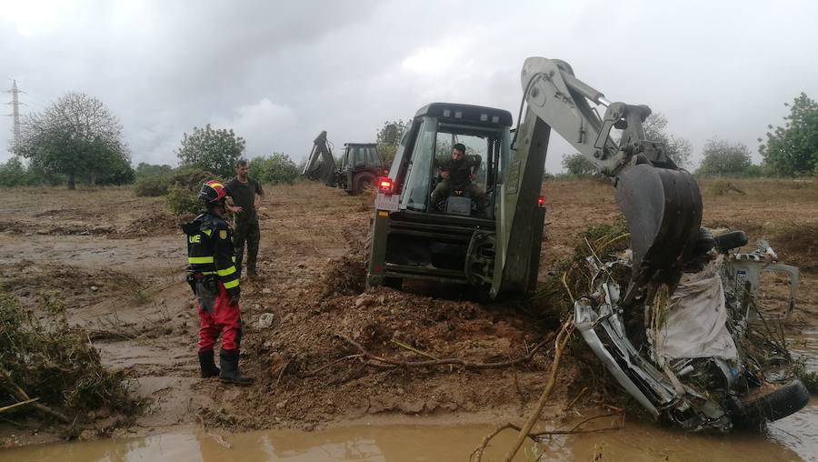 Los efectivos de la UME colaboran en las tareas de recuperación de las zonas afectadas por las inundaciones de Mallorca