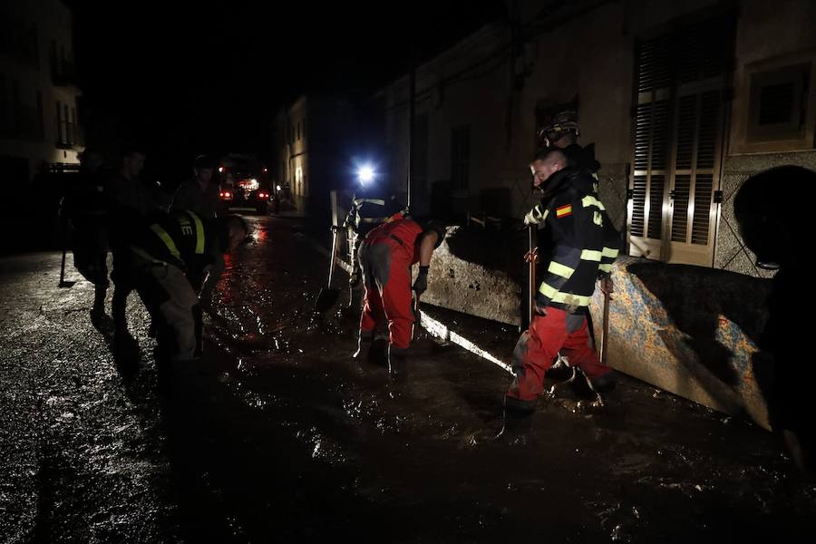 Los efectivos de la UME colaboran en las tareas de recuperación de las zonas afectadas por las inundaciones de Mallorca