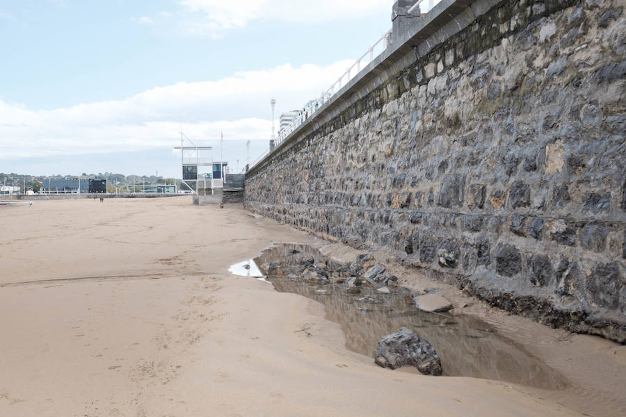 Fotos: La playa de San Lorenzo pierde arena