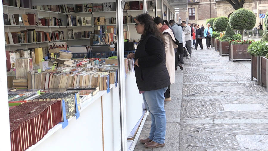 Fotos: Feria del Libro Antiguo y de Ocasión de León