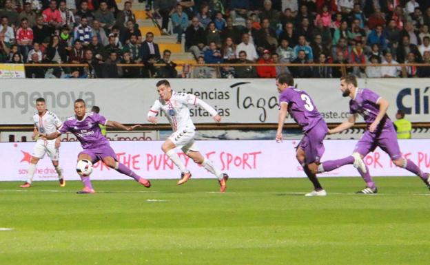 Un lance del partido de hace dos temporadas entre Cultural y Real Madrid.