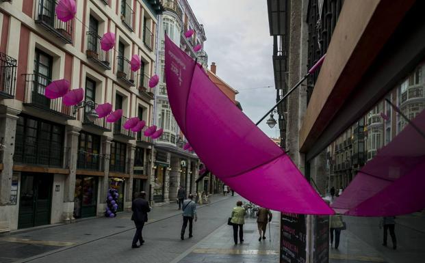 Valladolid se tiñe de rosa para apoyar el Día Mundial Contra el Cáncer de Mama. 