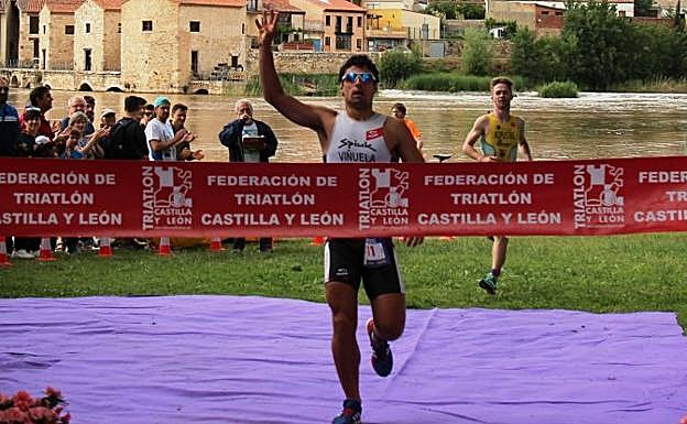 Kevin Viñuela, a por el cetro europeo de Triatlón Cross en Ibiza