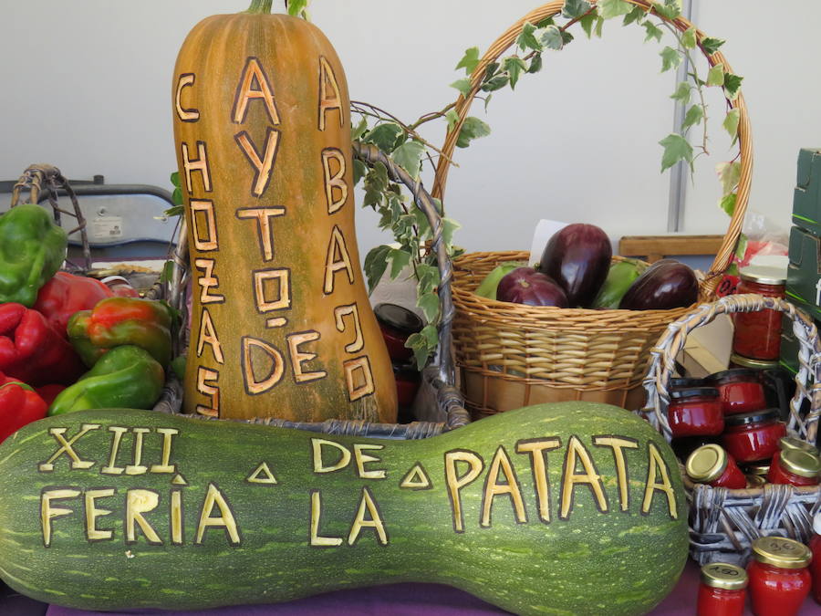 La XIII edición de la Feria de la Patata de Chozas congrega a miles de personas para disfrutar de este tubérculo de la mano de dos grandes cocineras