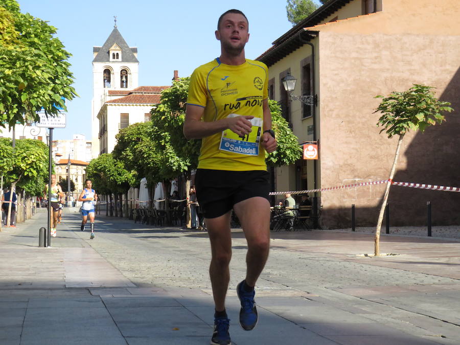 León celebra la carrera 10 kilómetros León, capital española de la gastronomía.