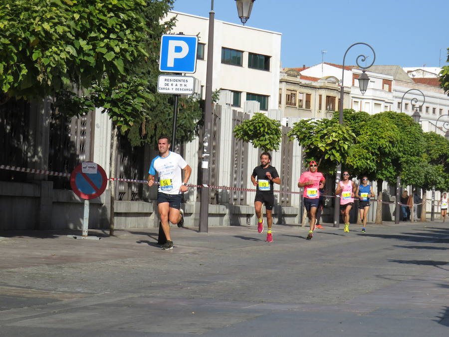 León celebra la carrera 10 kilómetros León, capital española de la gastronomía.